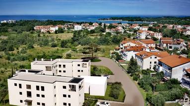 Istria, Porec, nowoczesne dwupokojowe mieszkanie NKP 85 m2 na parterze, blisko popularnego centr...